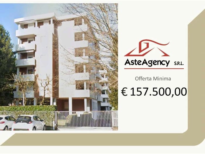 Appartamento con 6 locali in vendita in Via Carlo Noè A, Ronchi, Gallarate