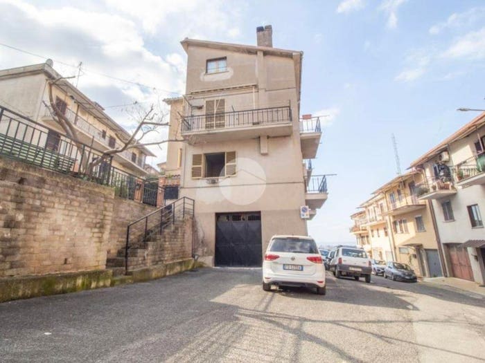 Appartamento trilocale in vendita in Via Lisbona, Moricone