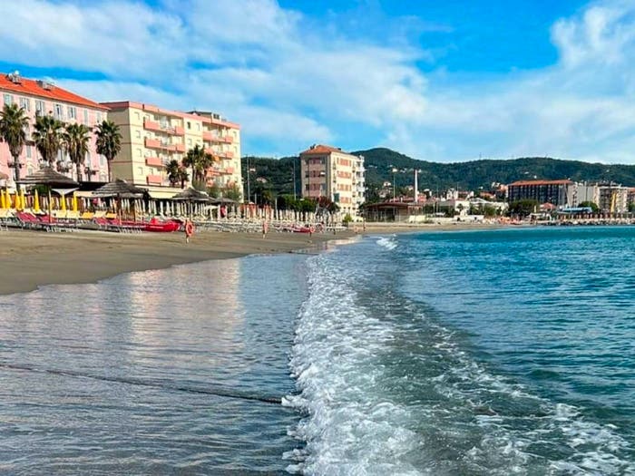 Appartamento con 5 locali in vendita in Piazza San Giovanni Battista, Vado Centro, Vado Ligure