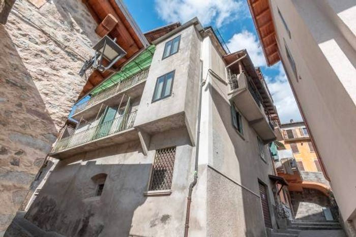Appartamento quadrilocale in vendita in Piazza Guglielmo Marconi, Centro, Bagolino