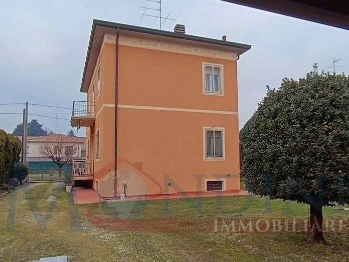 Casa con 6 locali in vendita in Bolladello Peveranza, Cairate