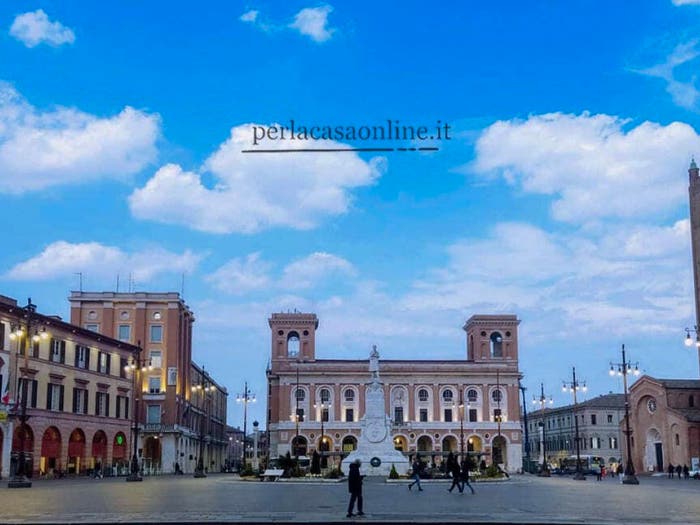 Casa con 6 locali in vendita in Piazza Settembre, Centro Storico, Forlì