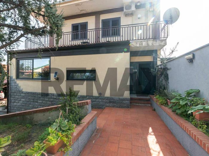 Appartamento trilocale in vendita in Via dei Gerani, Centro, Mascalucia