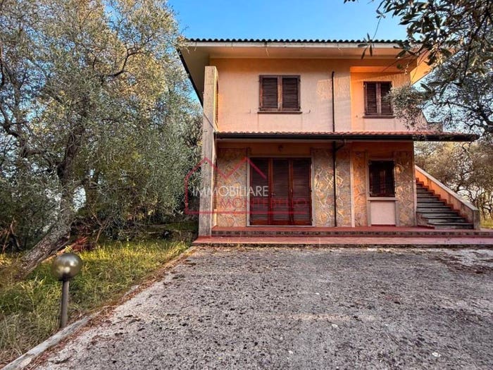 Casa con 5 locali in vendita in Camaiore Paese, Camaiore