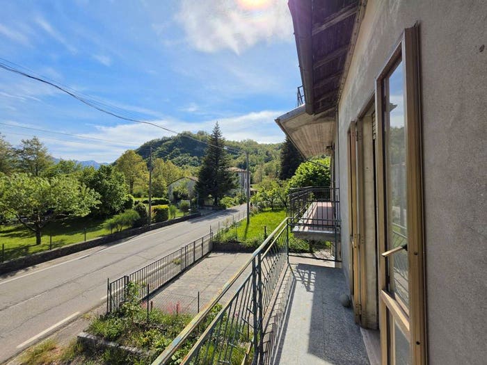 Casa con 6 locali in vendita in Strada Valcieca, Palanzano
