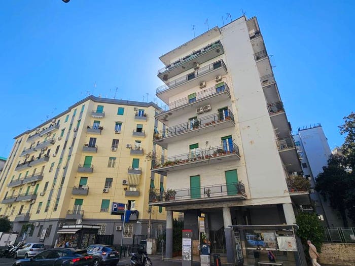 Appartamento quadrilocale in vendita in Via Francesco Cilea, Vomero, Napoli
