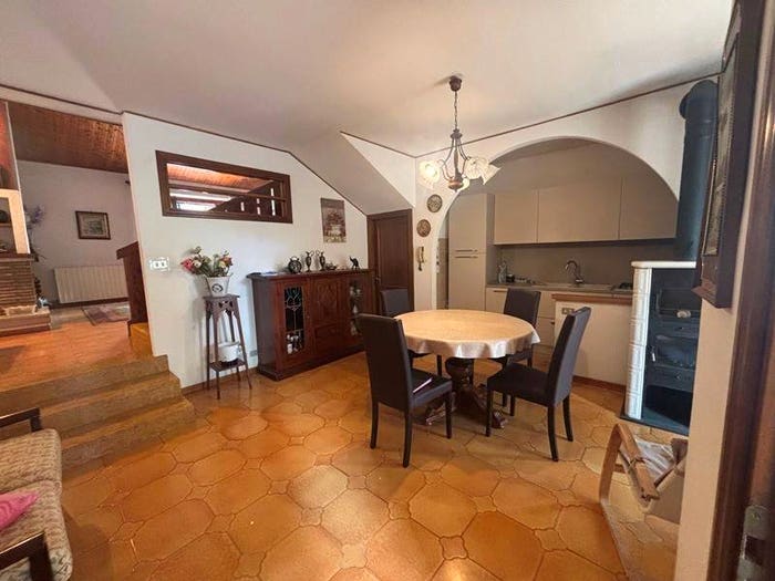 Casa con 6 locali in vendita in Via Hele, Chiusi Scalo, Chiusi