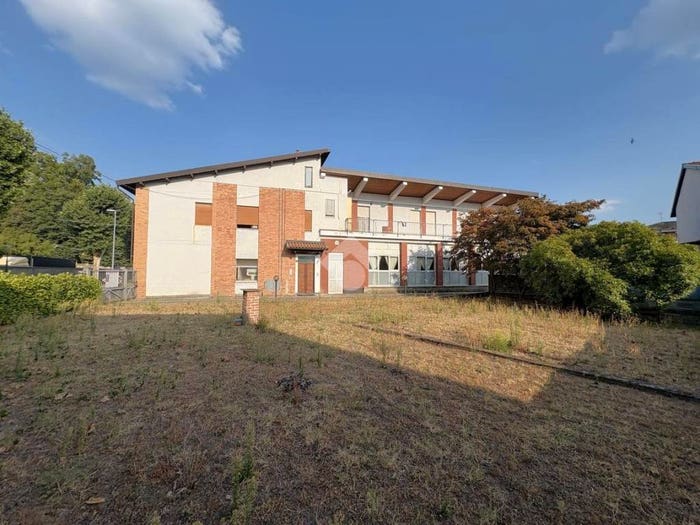 Appartamento con 6 locali in vendita in Viale Marconi, Centro, Romano Canavese