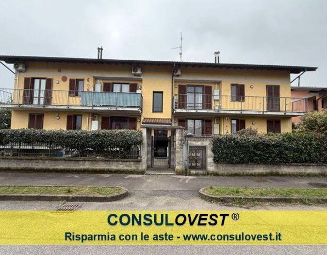 Appartamento trilocale in vendita in Via Carlo Treves, Castano Primo