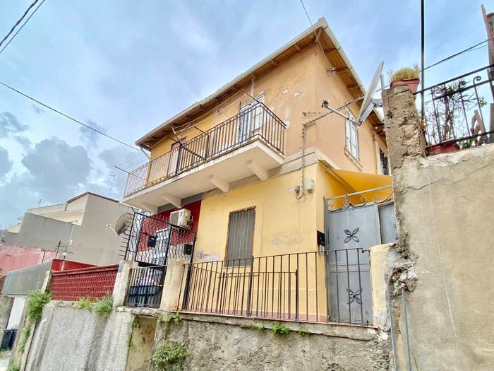 Casa bilocale in vendita in Salita Tre Monti, Giostra, Messina