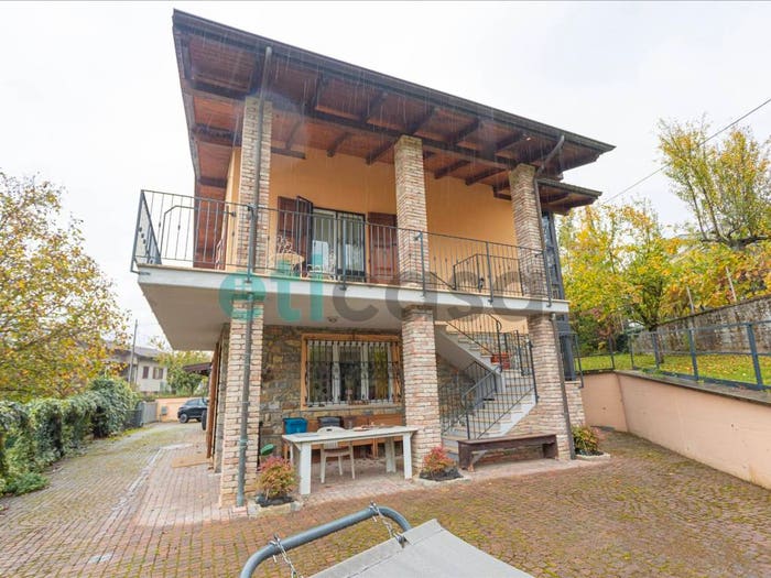 Casa con 6 locali in vendita in Via Ferriere Ferriere, Corte Brugnatella