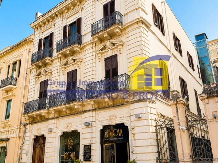 Appartamento quadrilocale in vendita in Piazza Vittoria, Centro Storico, Brindisi