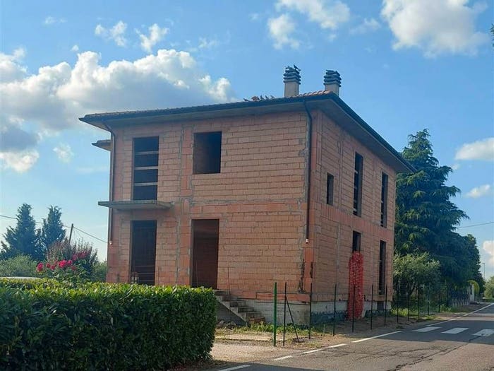 Casa con 6 locali in vendita in Castiglion Fiorentino