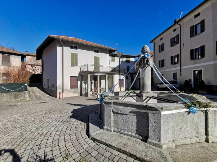 Casa in vendita in Piazza Umberto, Pellio Intelvi, Alta Valle Intelvi