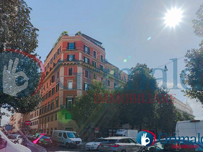 Appartamento con 6 locali in vendita in via veneto, Vittorio Veneto, Roma