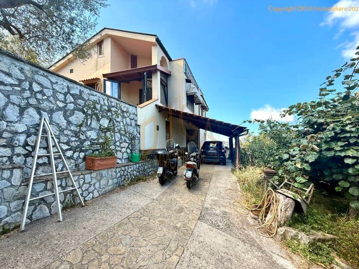 Casa quadrilocale in vendita in Via Turro Pastena, Centro, Massa Lubrense