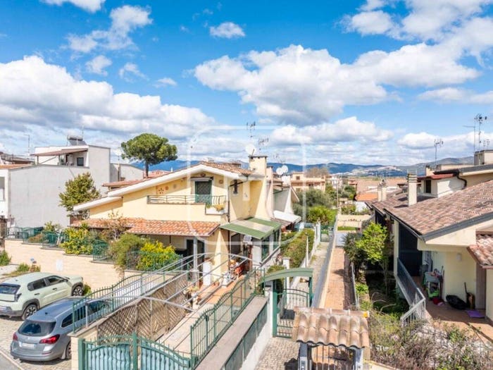 Casa trilocale in vendita in Via Montottone, Corcolle, Roma