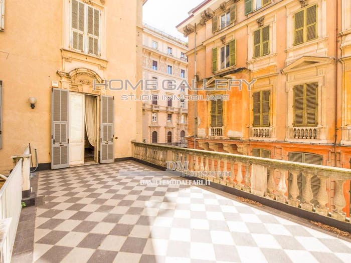 Appartamento con 6 locali in vendita in Via Edilio Raggio, Carmine, Genova