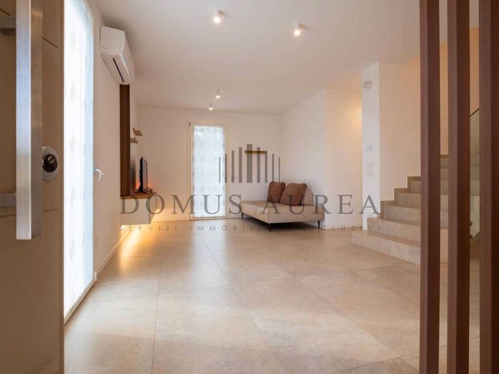 Casa con 5 locali in vendita in Piazza Umberto I, Centro, Montecchia di Crosara
