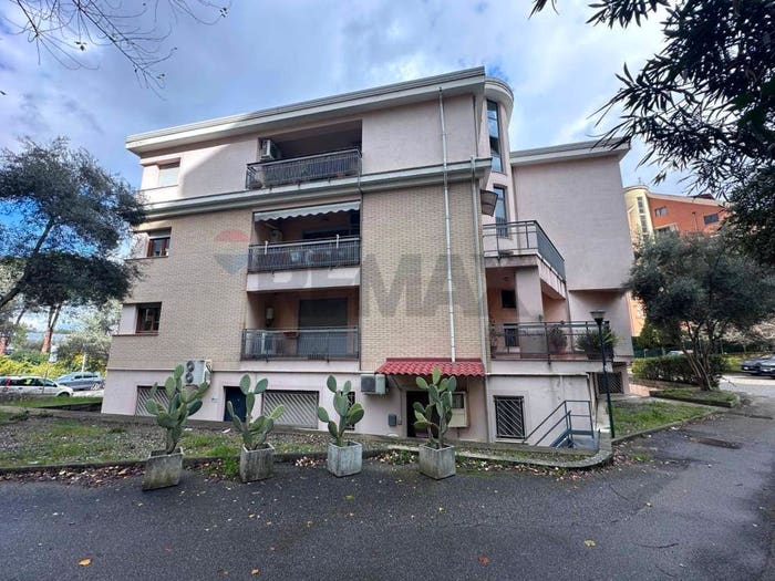 Appartamento trilocale in vendita in via giuseppe tommasi, Stadio Città, Cosenza