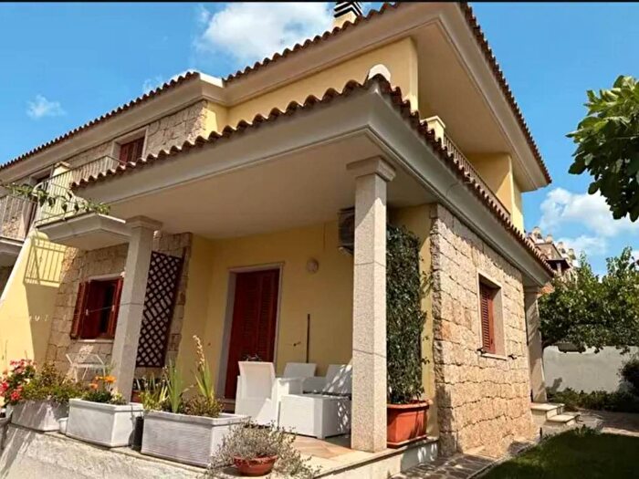 Casa con 6 locali in vendita in Via Sandro Pertini, Via Nervi, Olbia