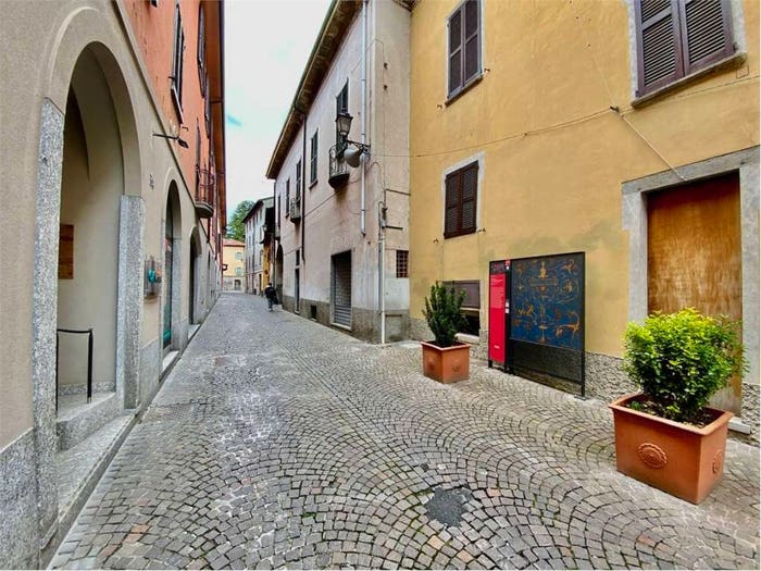 Appartamento trilocale in vendita in Via Conte Camillo Benso di Cavour, Centro, Oggiono