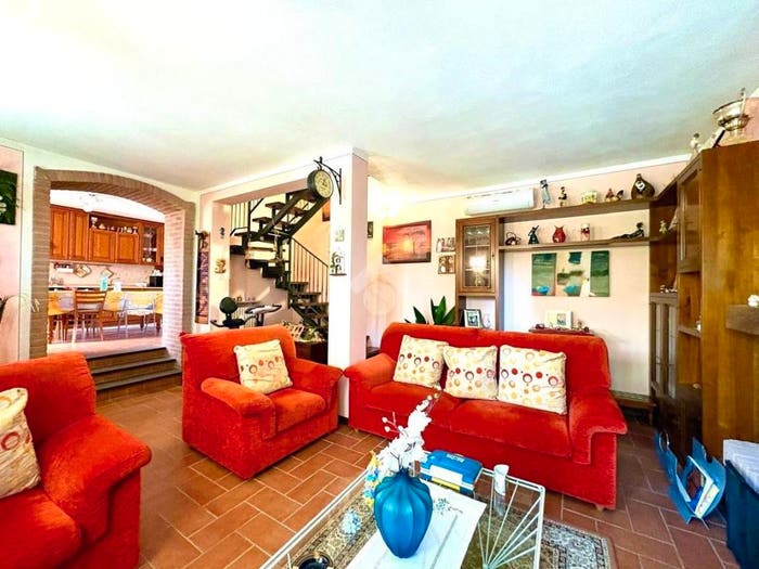 Casa quadrilocale in vendita in Via Baroni, Vernasca