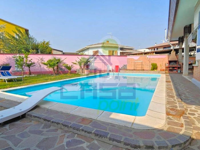 Casa quadrilocale in vendita in via pisacane, Centro, Castiglione delle Stiviere