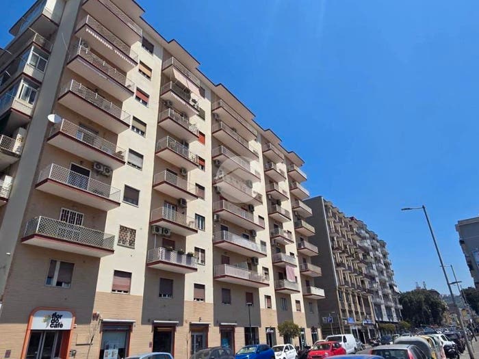 Appartamento trilocale in vendita in Via Diocleziano, Fuorigrotta, Napoli