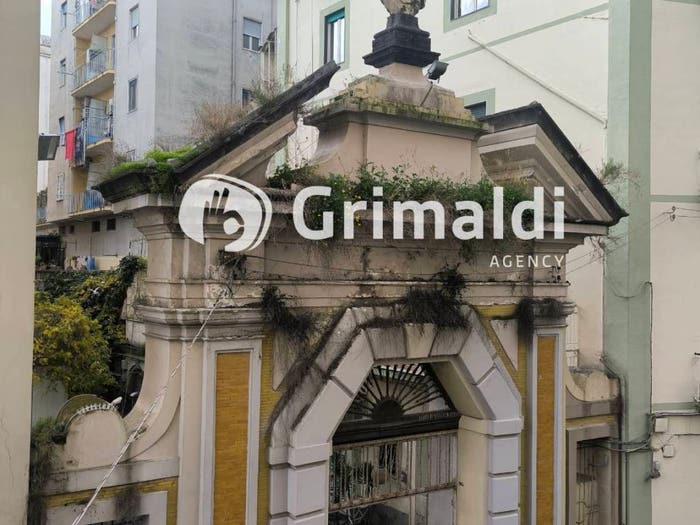Casa con 6 locali in vendita in Via Confalone, Piazza Canneto Salvator Rosa, Napoli