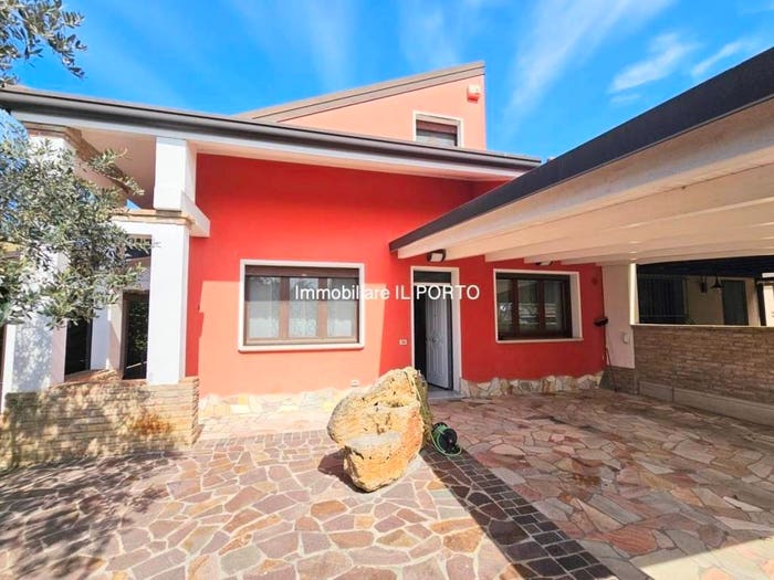 Casa con 5 locali in vendita in Lagosanto