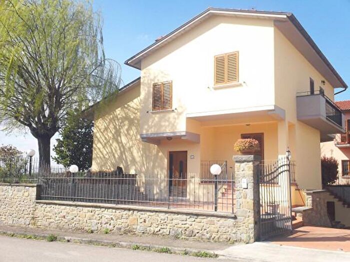 Casa con 6 locali in vendita in Località Montanare, Cortona