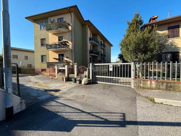 Appartamento quadrilocale in vendita in Via Santa Scolastica, Centro, Montichiari