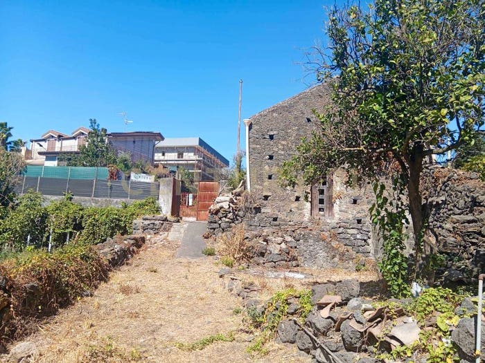 Casa quadrilocale in vendita in Via Maugeri, Valverde