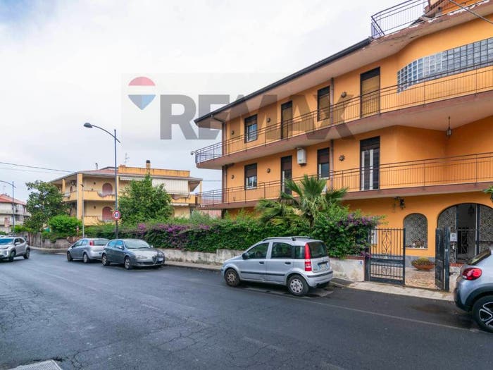 Appartamento trilocale in vendita in Via Regione Siciliana, Centro, Mascalucia