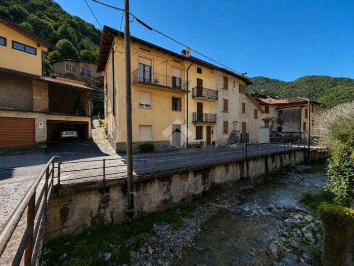 Casa quadrilocale in vendita in Via Pratomolone, Centro, Erve
