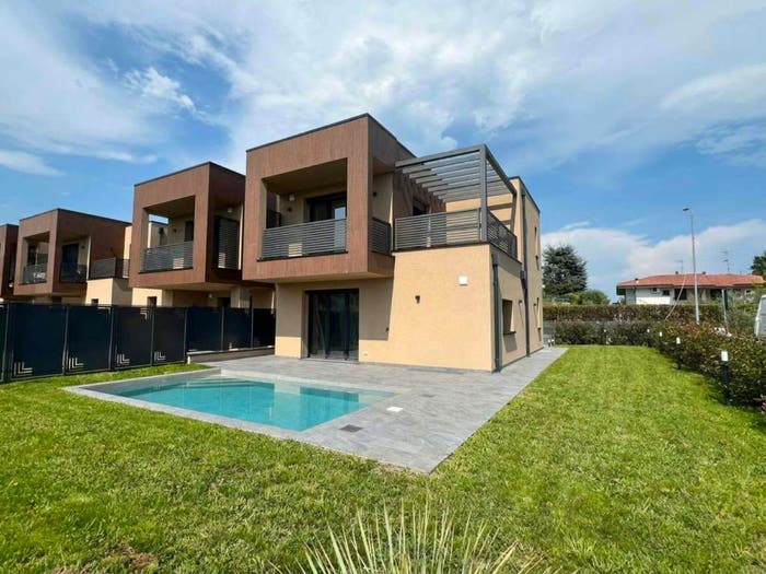 Casa con 6 locali in vendita in Via Case Sparse Serraglie, Pieve Vecchia Villaggio Sanghen, Manerba del Garda
