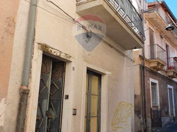Casa con 6 locali in vendita in Paternò