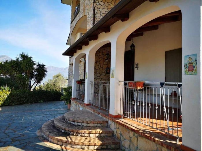 Casa con 6 locali in vendita in Giffoni Valle Piana
