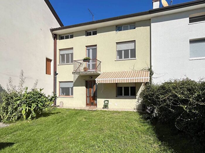 Casa quadrilocale in vendita in Via Castello, San Pietro, Ragogna