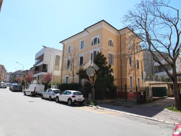 Appartamento trilocale in vendita in Viale Principe di Piemonte, Semicentro, Campobasso