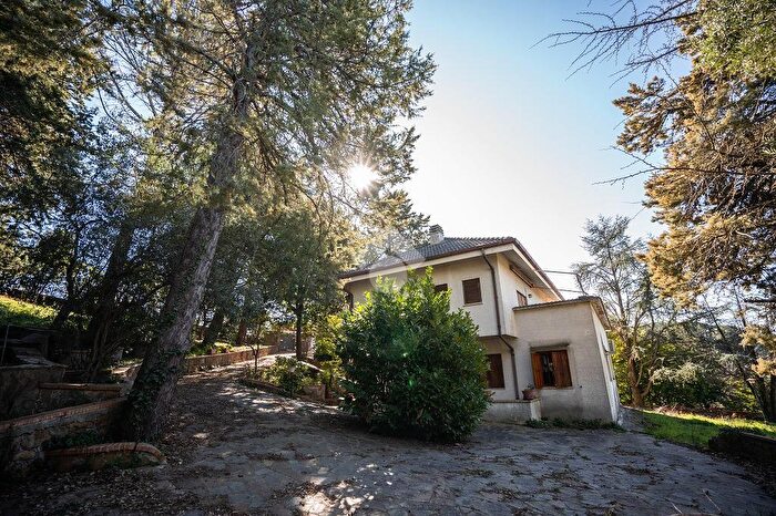 Casa con 5 locali in vendita in Via Santa Maria, Montopoli Di Sabina