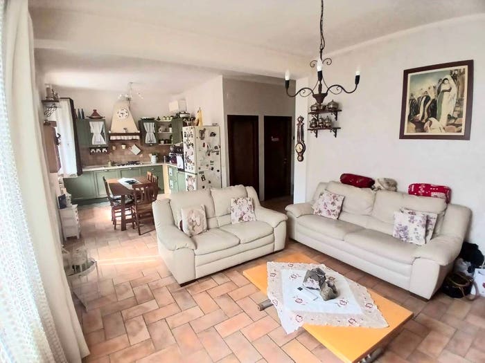 Casa quadrilocale in vendita in Via Regione Gioiello, Centro, Broni