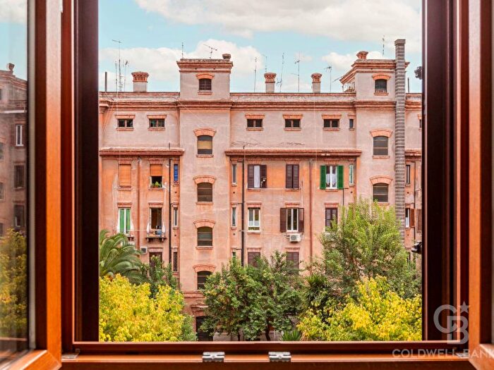 Appartamento bilocale in vendita in Piazza Di Santa Maria Liberatrice, Testaccio, Roma