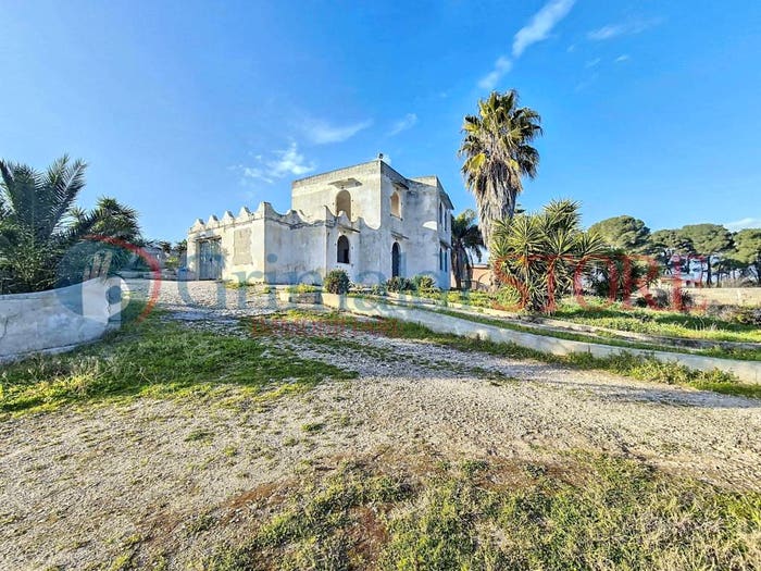 Casa con 6 locali in vendita in Oria