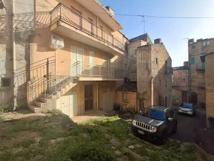 Appartamento quadrilocale in vendita in Via Cavour No Number, Aragona