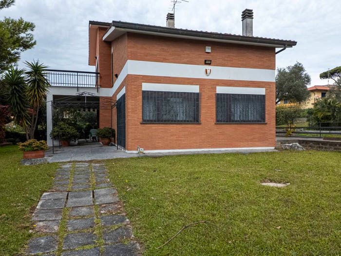 Casa con 6 locali in vendita in Via degli Allori e Lauri, Villaggio Giornalisti Poggio, Anzio