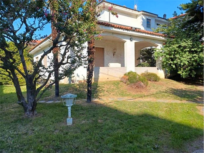 Appartamento con 6 locali in vendita in via Vittorio Veneto, Centro, Ciriè