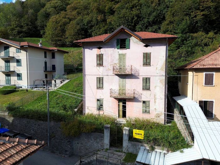 Casa quadrilocale in vendita in Strada Provinciale per Garzeno, Dongo