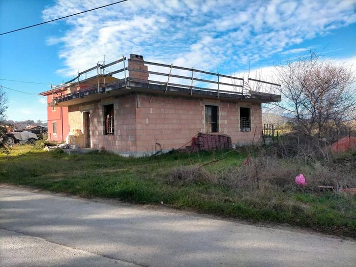 Casa con 5 locali in vendita in Frazione Congiunti Zona Piane No Number, Collecorvino